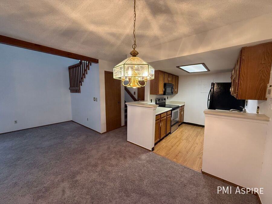 942 S Walden St #201 - Photo 7 of 15