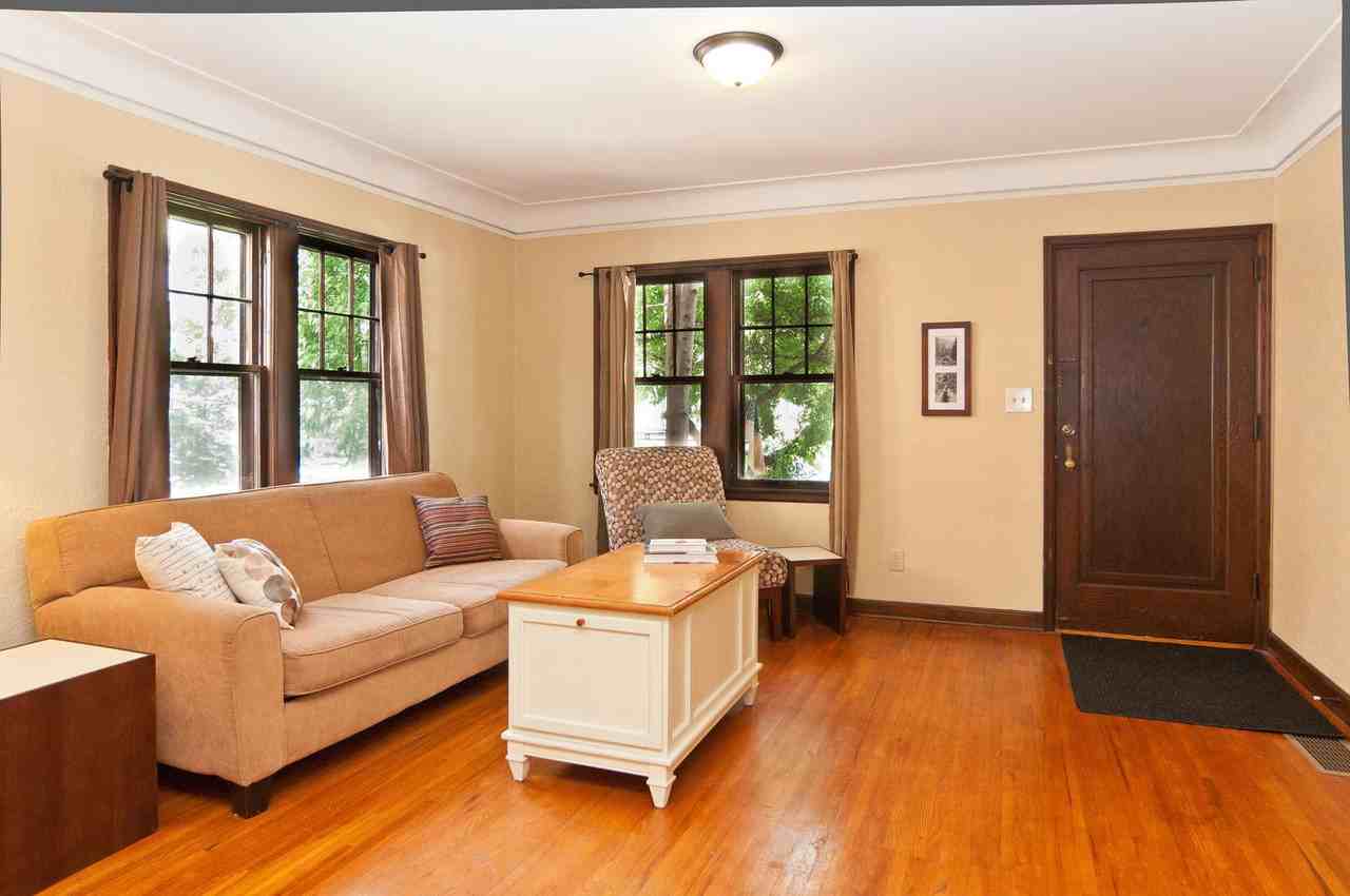 1015 26th Ave Se #B - Photo 3 of 20