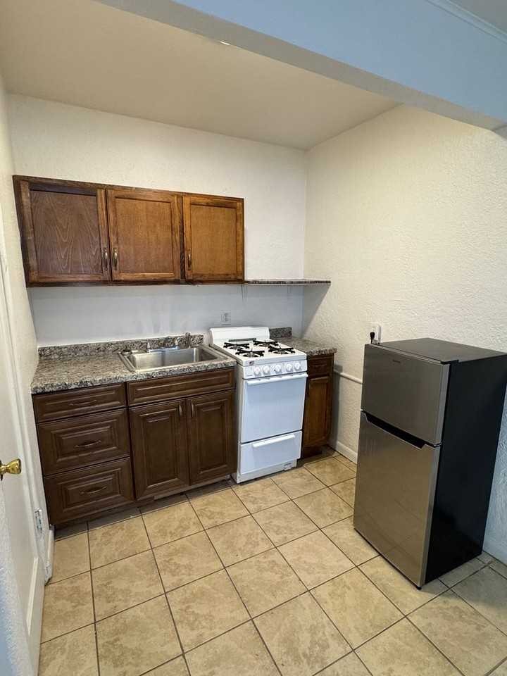 2712 W Colorado Ave #5 - Photo 6 of 11