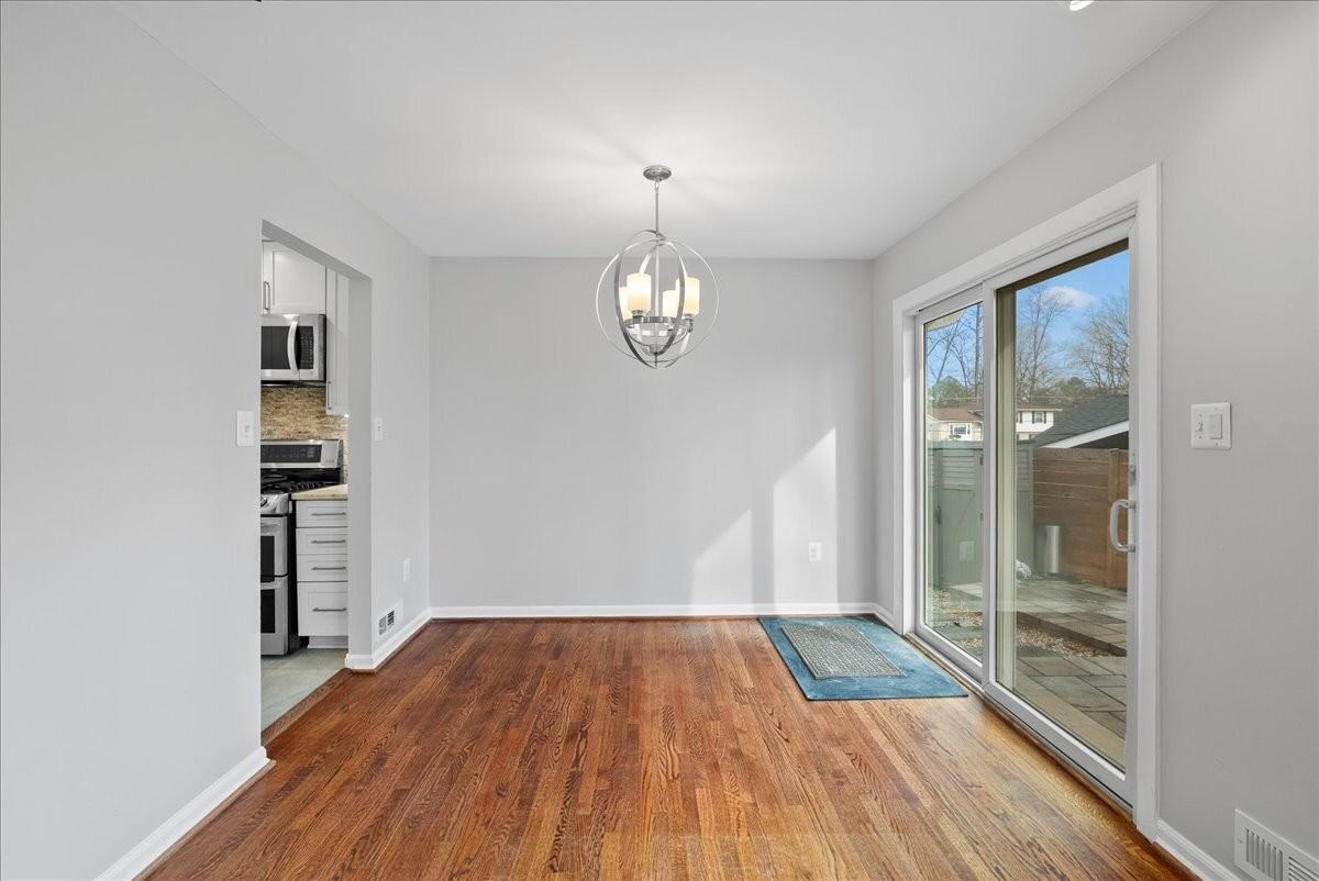 7845 Brompton St - Photo 6 of 32