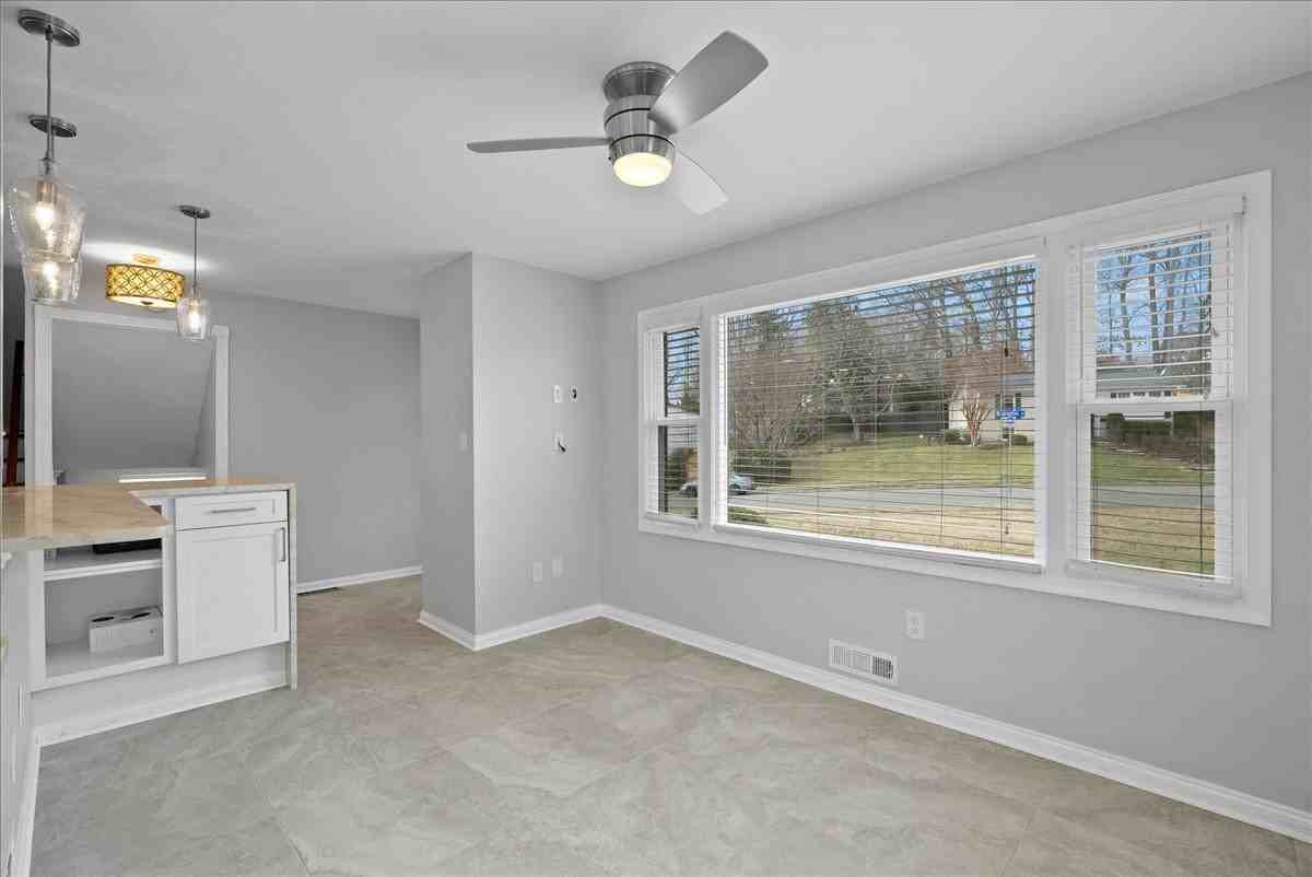 7845 Brompton St - Photo 7 of 32