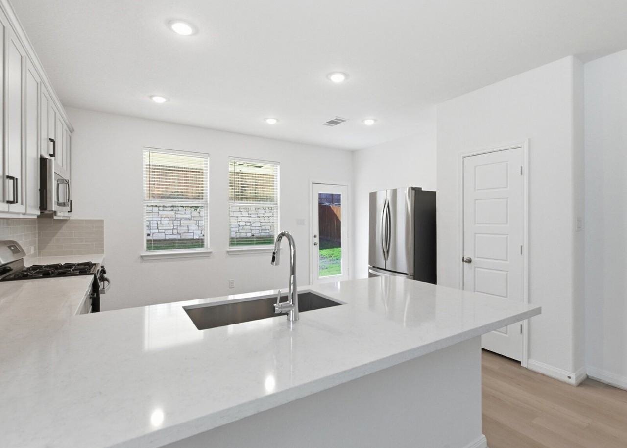 9210 Mccoy Pass - Photo 7 of 22