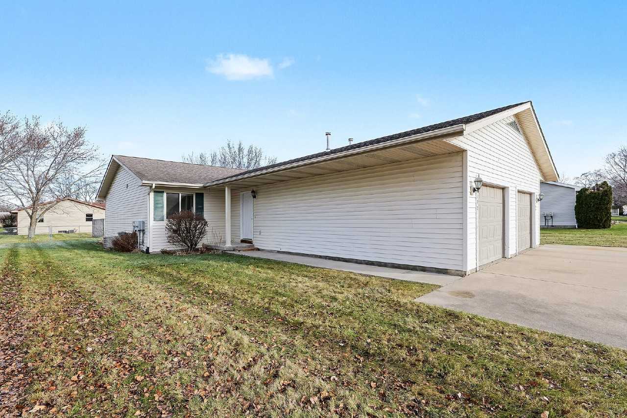 6192 Whitcomb Dr - Photo 2 of 16