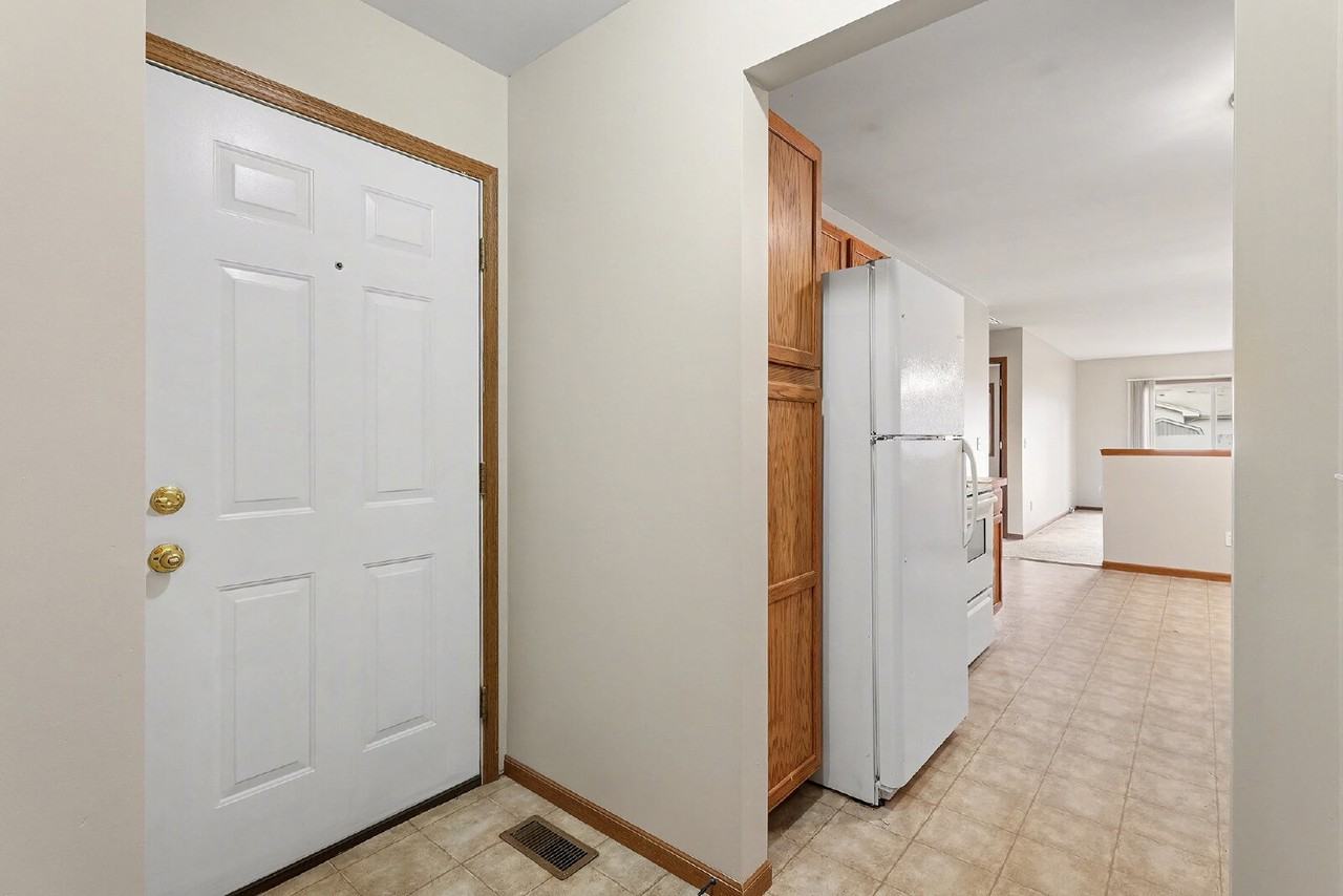 6192 Whitcomb Dr - Photo 3 of 16