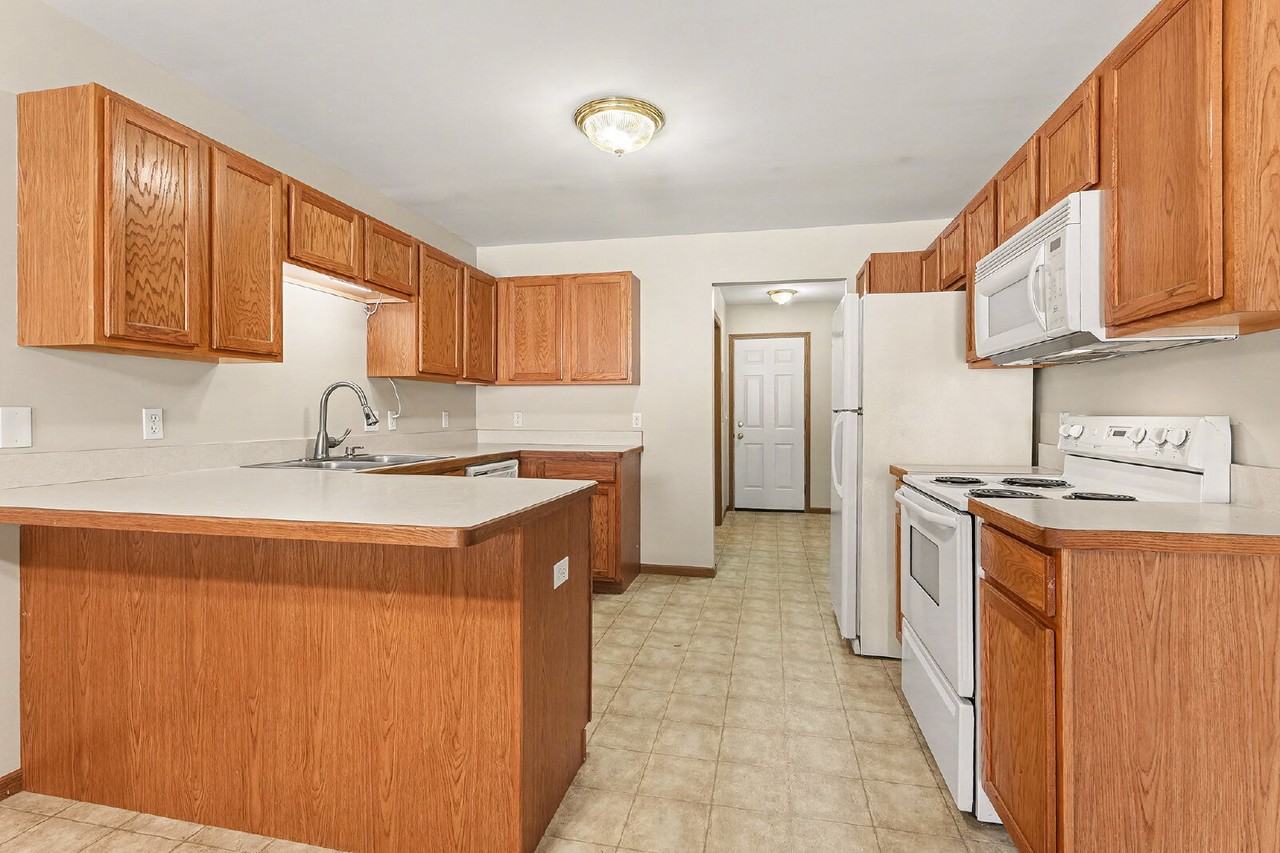 6192 Whitcomb Dr - Photo 7 of 16