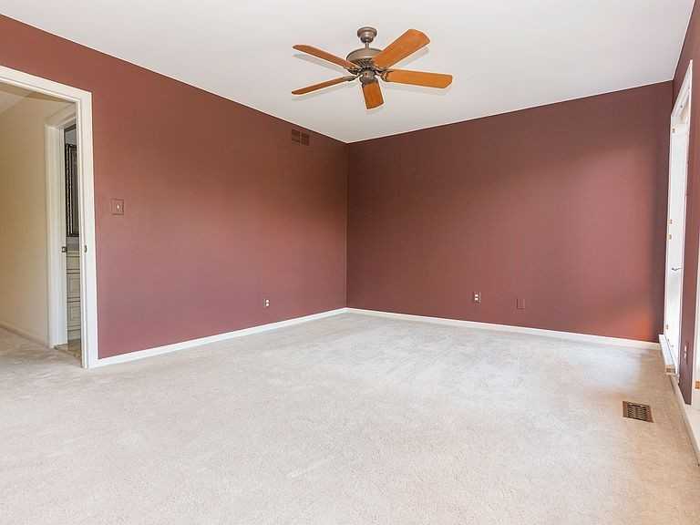 21 W Lee St - Photo 2 of 19