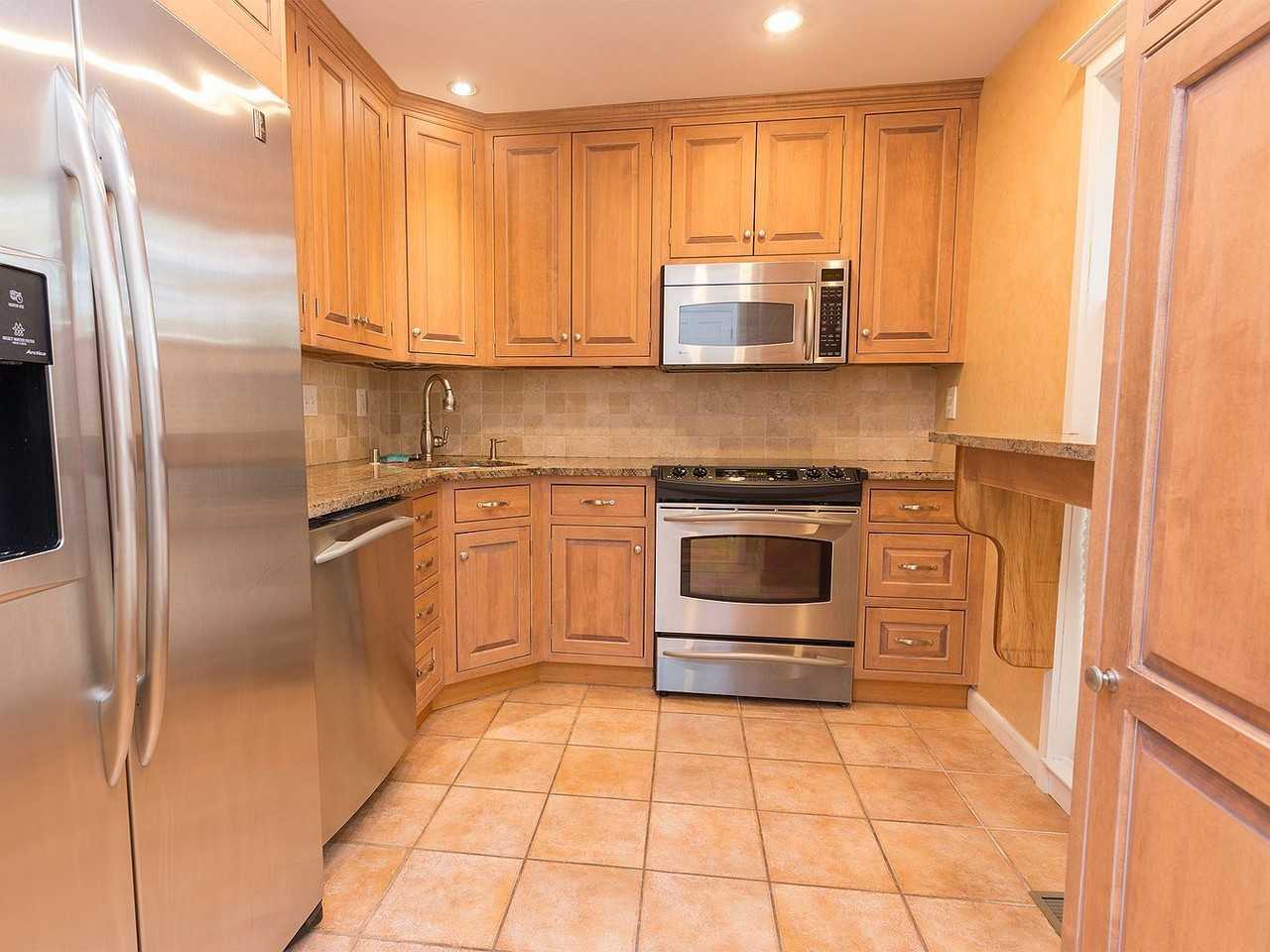 21 W Lee St - Photo 7 of 19