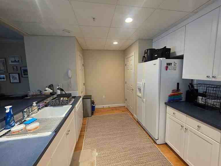 810 W Princess Anne Rd - Photo 3 of 23