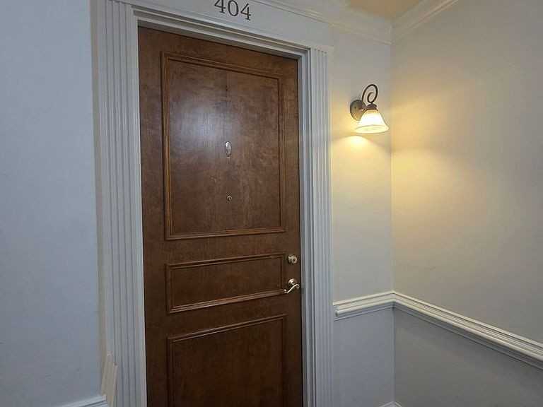 810 W Princess Anne Rd - Photo 4 of 23