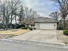 featured image of 4 Lois Ln