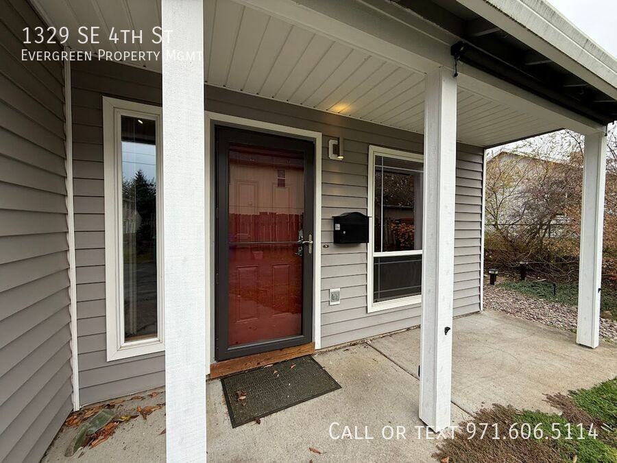 1329 Se 4th St - Photo 4 of 50