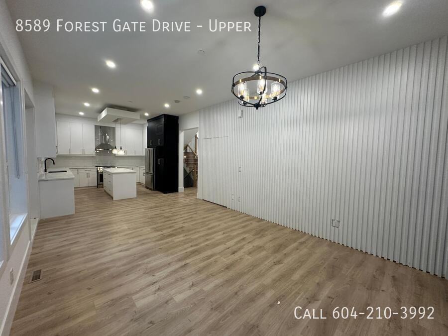 8589 Forest Gate Dr - Photo 4 of 17