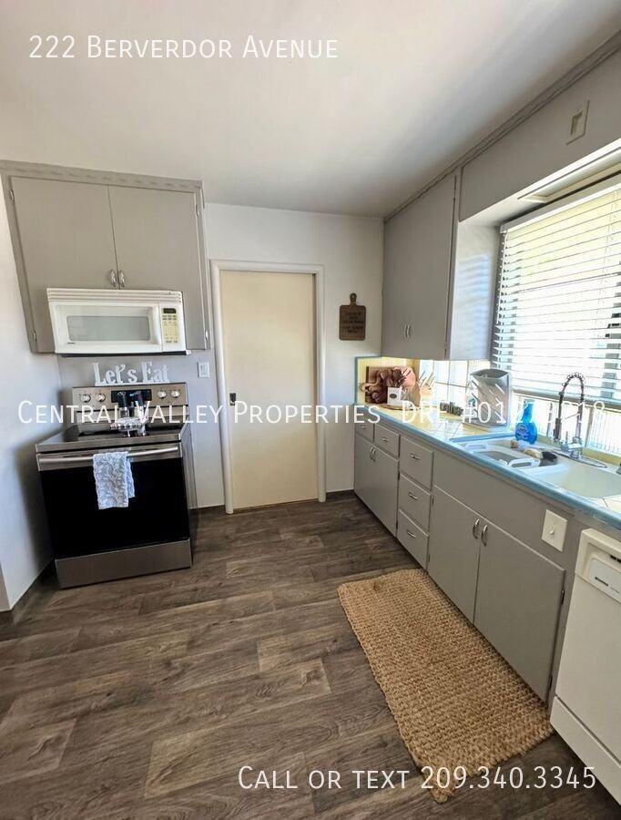 222 Berverdor Ave - Photo 4 of 10