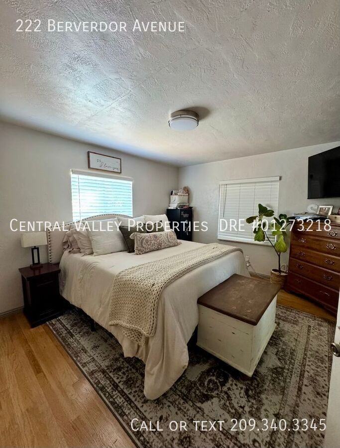 222 Berverdor Ave - Photo 5 of 10