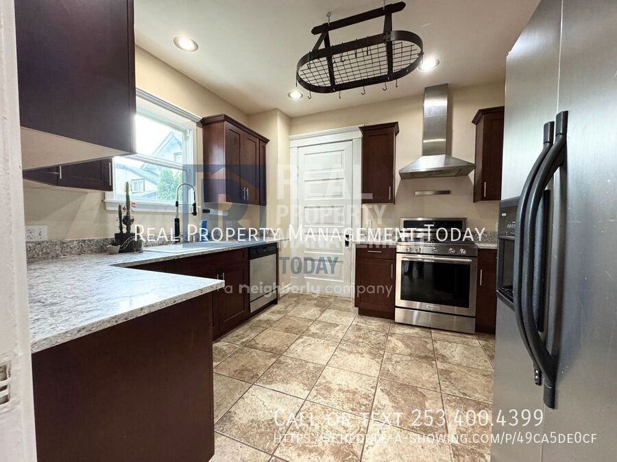 614 N Steele St - Photo 4 of 26