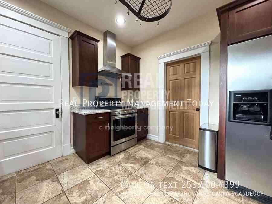 614 N Steele St - Photo 5 of 26