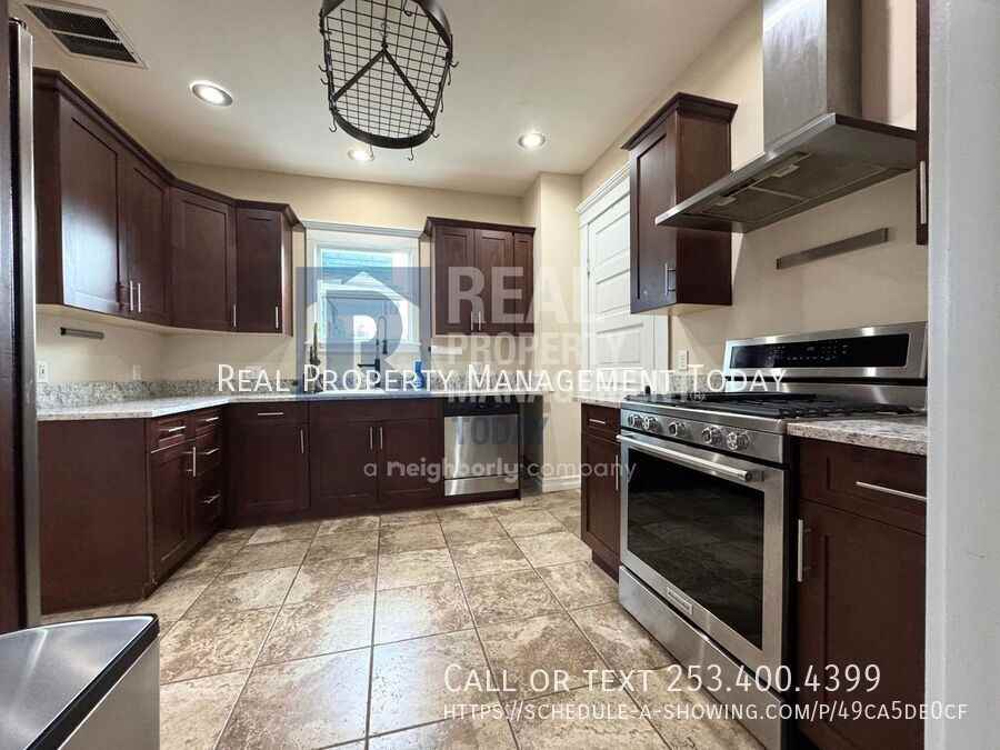 614 N Steele St - Photo 6 of 26