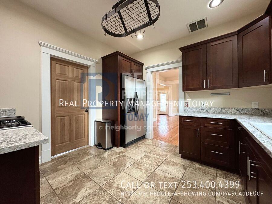 614 N Steele St - Photo 7 of 26