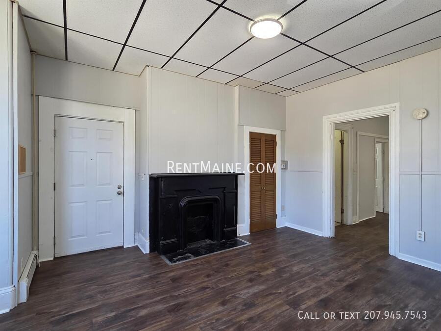 139 Oak St #1F - Photo 2 of 13