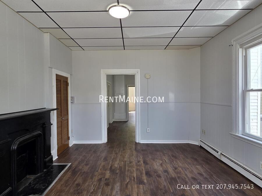 139 Oak St #1F - Photo 3 of 13