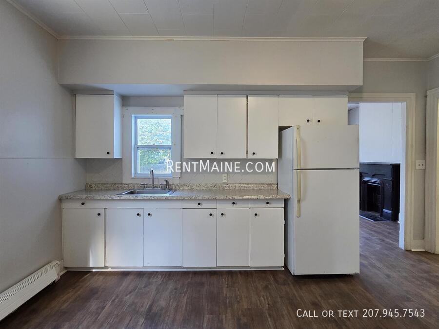 139 Oak St #1F - Photo 5 of 13