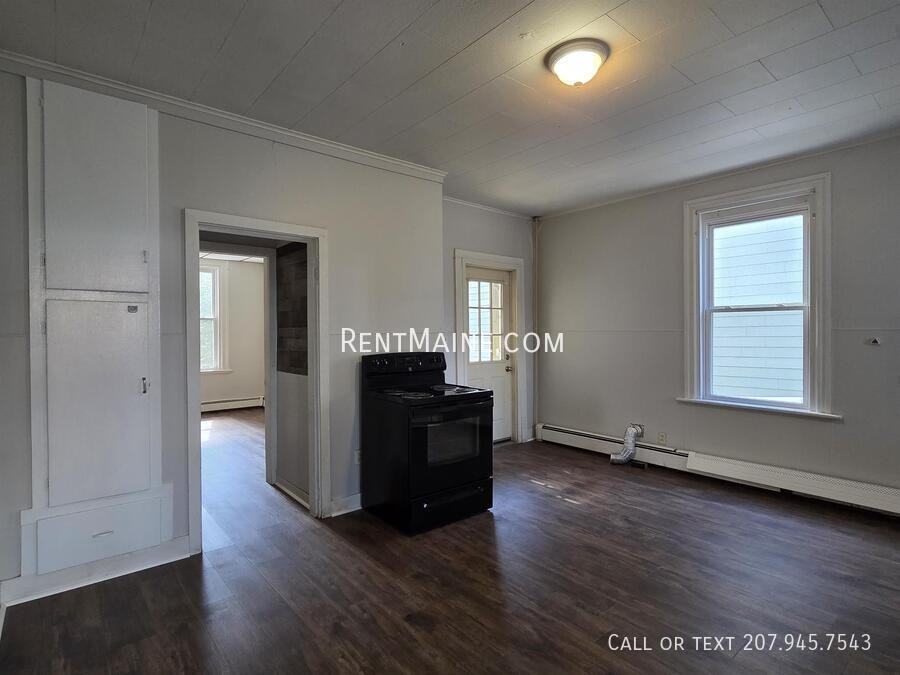 139 Oak St #1F - Photo 6 of 13