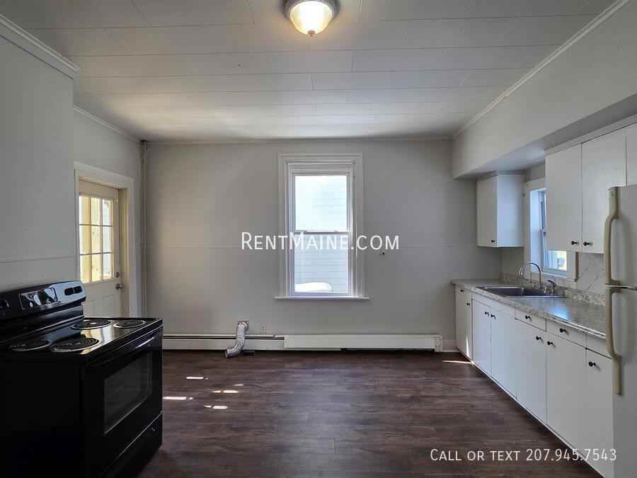 139 Oak St #1F - Photo 7 of 13