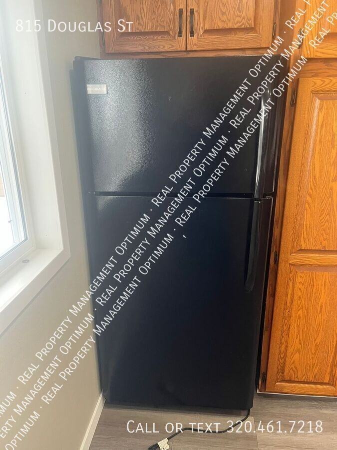 815 Douglas St - Photo 4 of 28