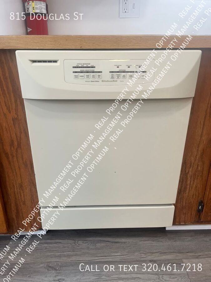 815 Douglas St - Photo 5 of 28