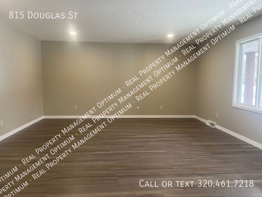 815 Douglas St - Photo 7 of 28