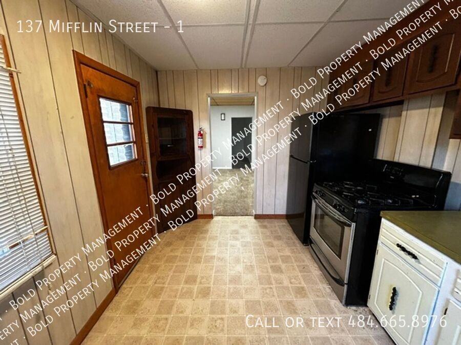 137 Mifflin St #1 - Photo 6 of 11