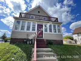 featured image of 2403 N 35th St #UPPER