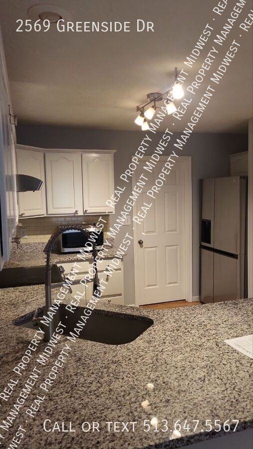 2569 Greenside Dr - Photo 7 of 29