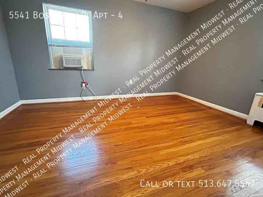 5541 Bosworth Pl #4 - Photo 3 of 12