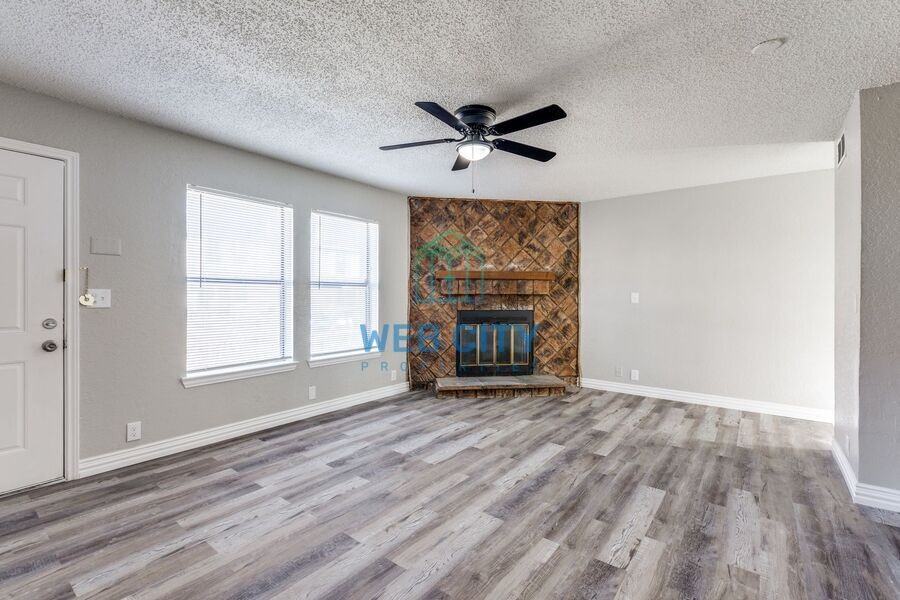 232 Alexandria St - Photo 3 of 12