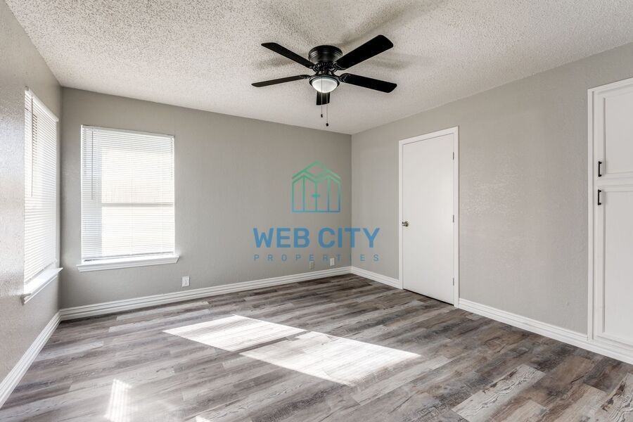 232 Alexandria St - Photo 5 of 12