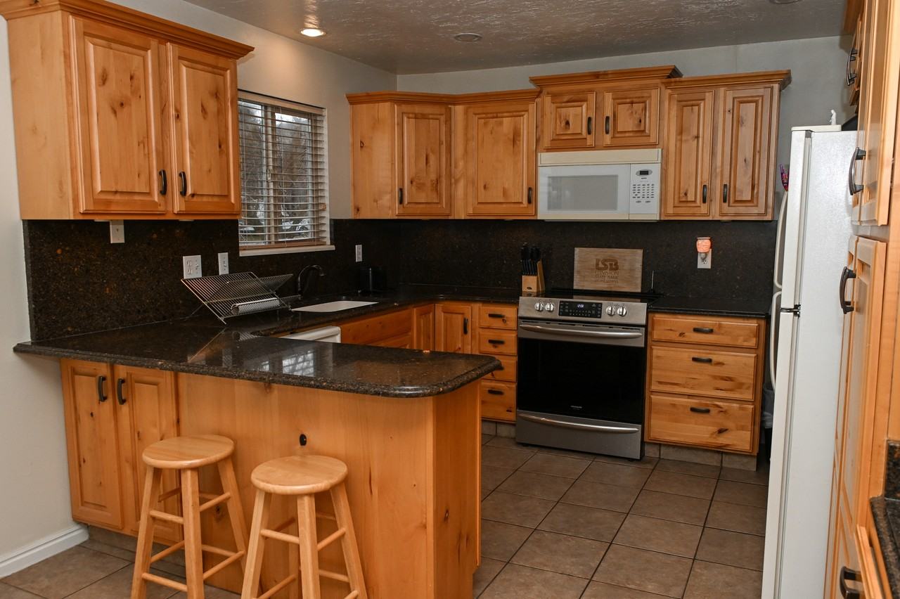 176 E 200 S - Photo 5 of 24