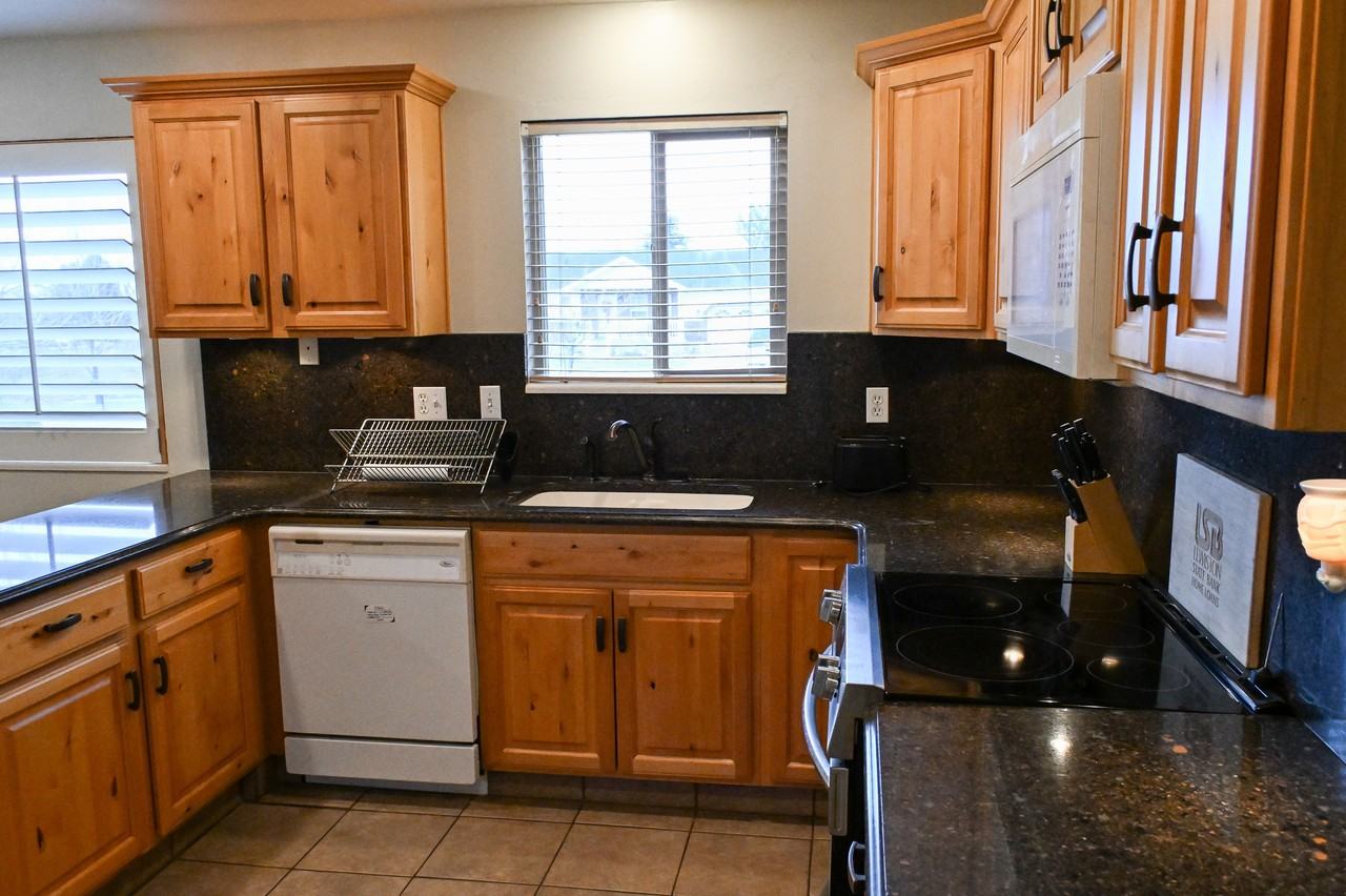 176 E 200 S - Photo 7 of 24