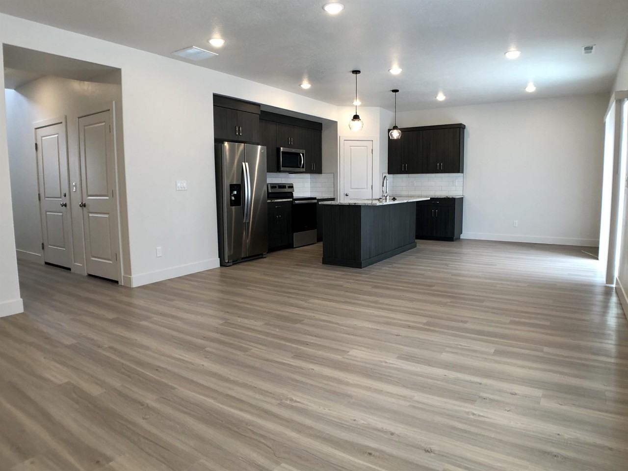 437 S 1400 E - Photo 7 of 34