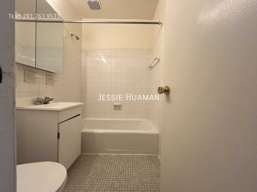 107 W 69th St #PH - Photo 5 of 10