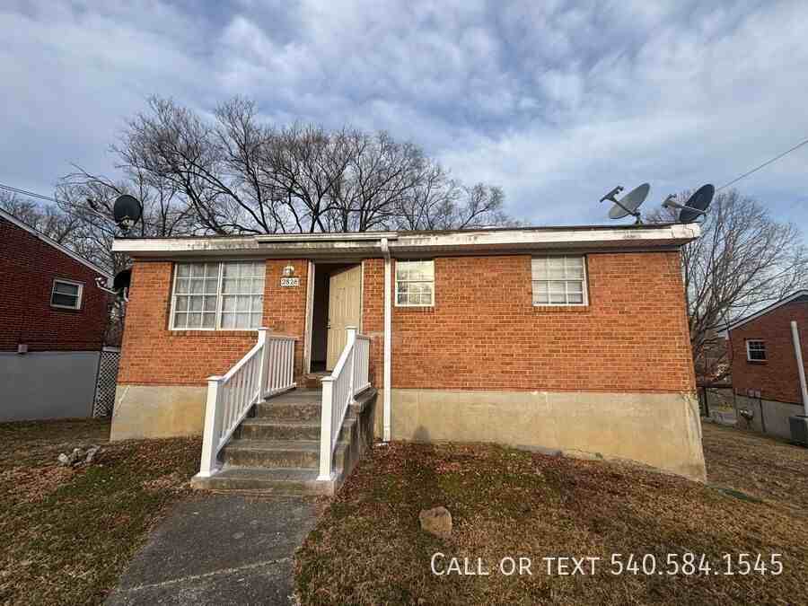 2828 Idlewild Blvd Ne - Photo 2 of 22