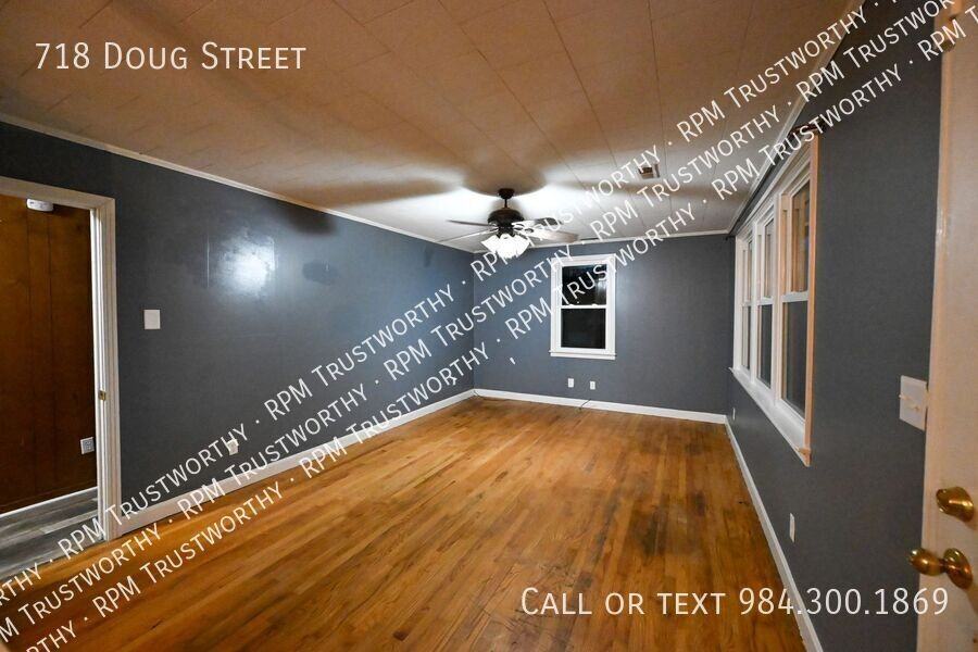 718 Doug St - Photo 4 of 29