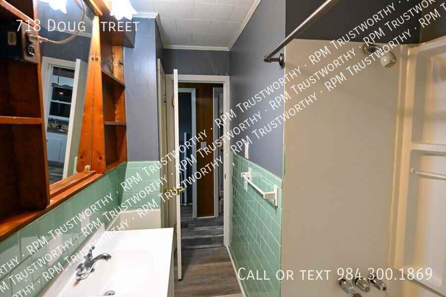 718 Doug St - Photo 7 of 29