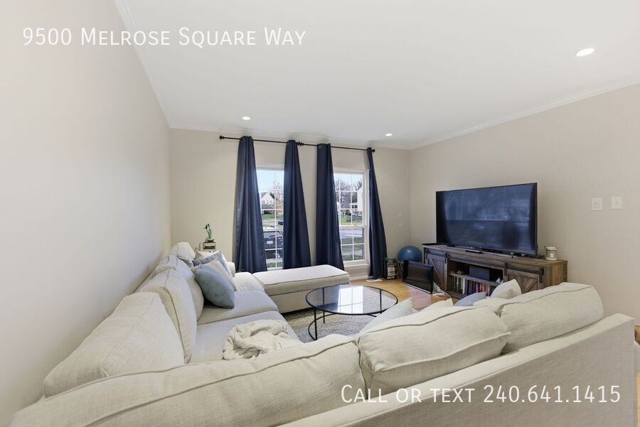 9500 Melrose Square Way - Photo 5 of 36