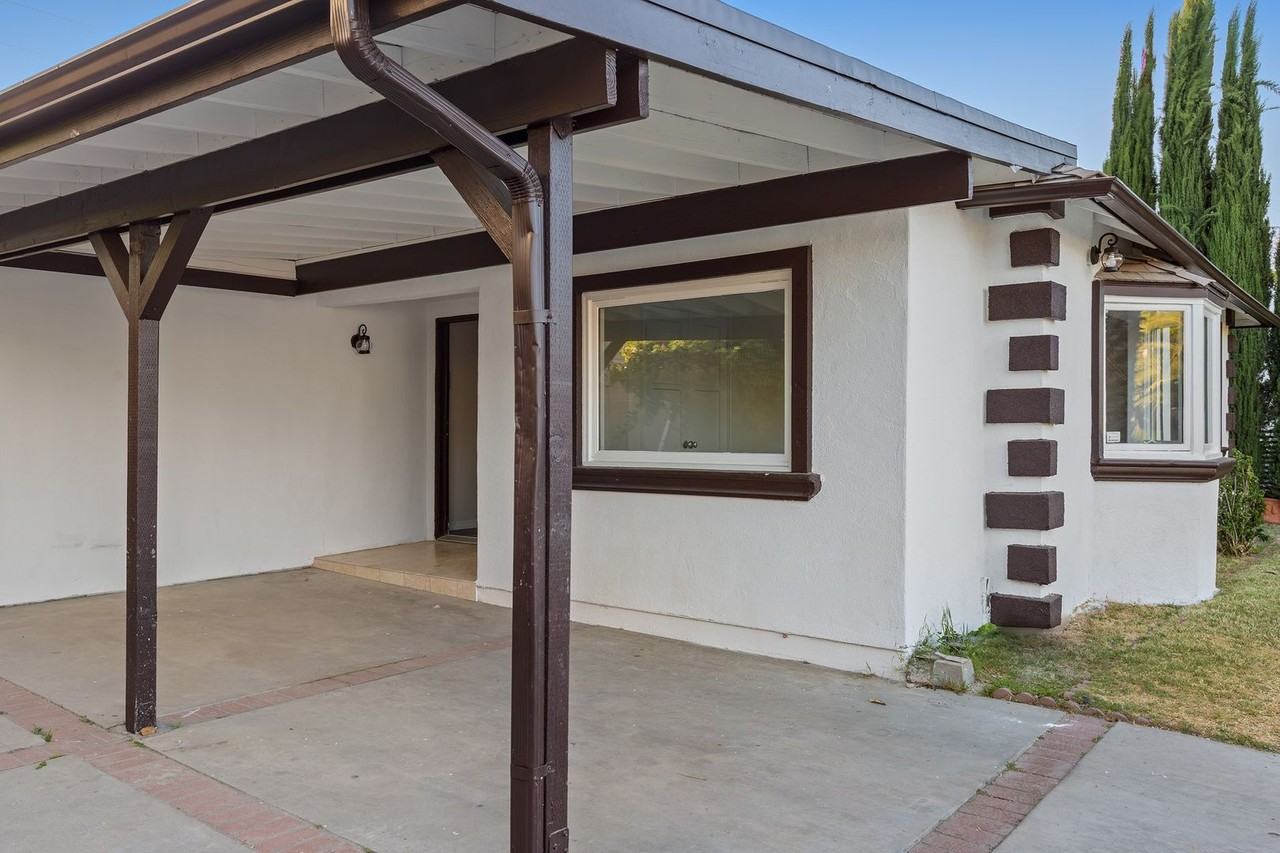 5137 Chimineas Ave - Photo 4 of 35