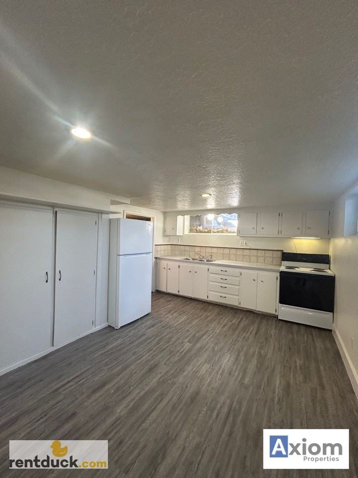 139 1/2 Belva Ln - Photo 3 of 19