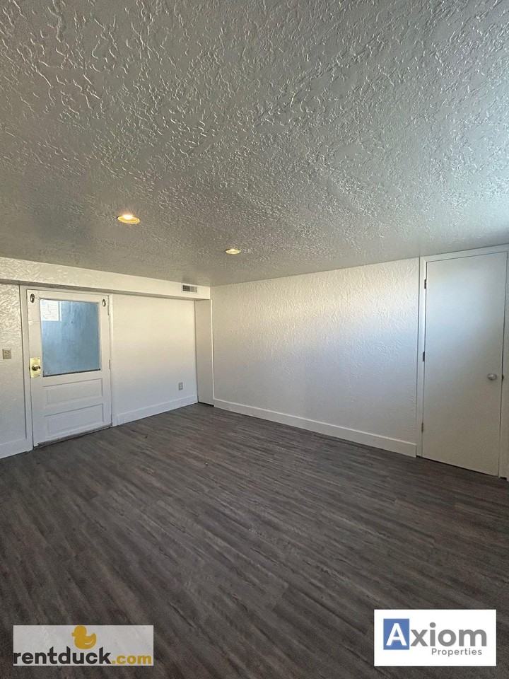 139 1/2 Belva Ln - Photo 6 of 19