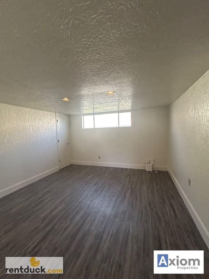 139 1/2 Belva Ln - Photo 7 of 19