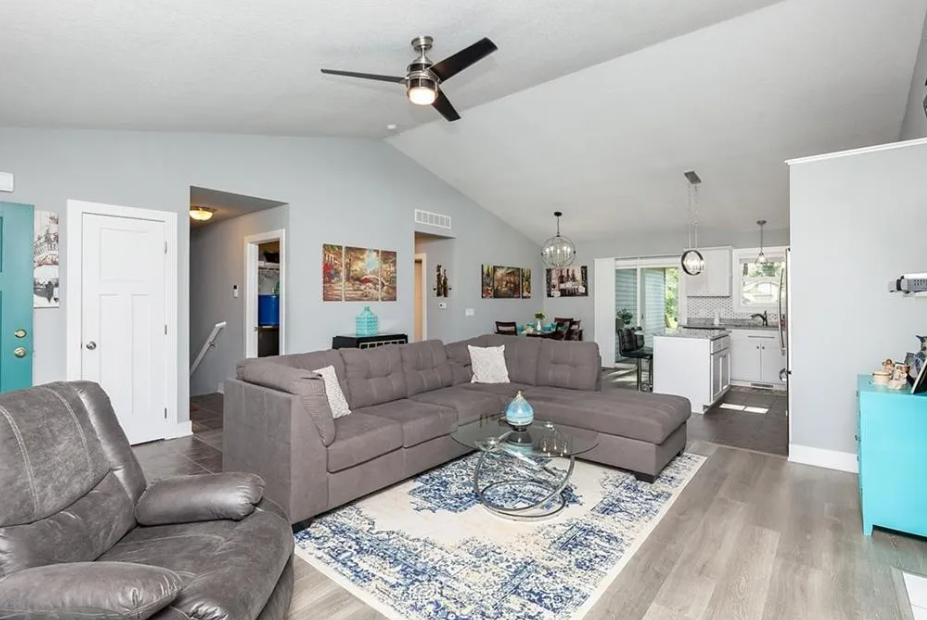 5805 Pine Ct - Photo 3 of 24