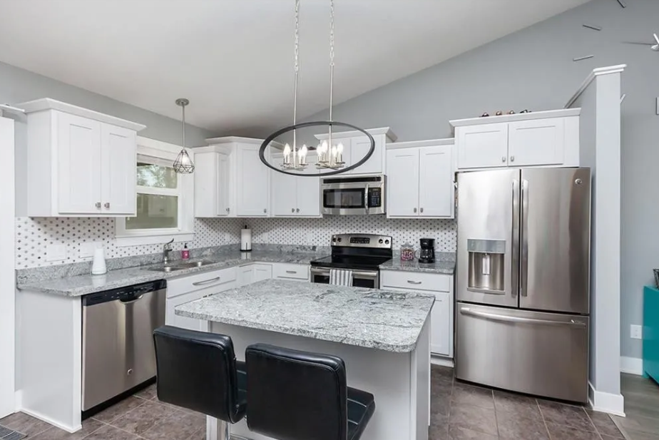 5805 Pine Ct - Photo 6 of 24